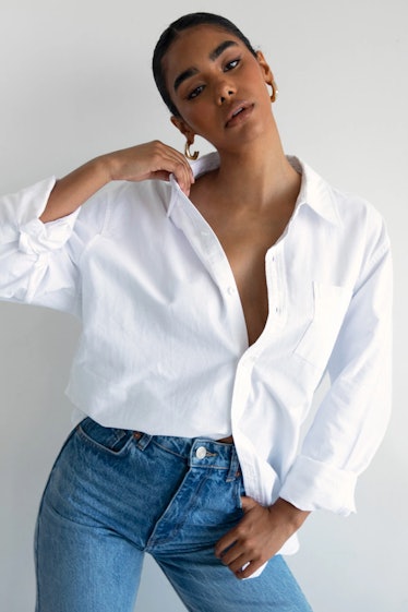 oversize button-down shirt outfits 2022 white shirt