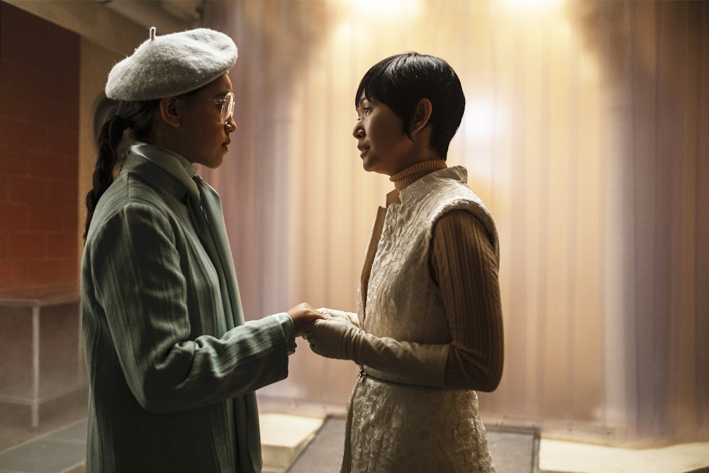 Bian II (Jolie Hoang-Rappaport) ug Lady Trieu (Hong Chau) sa Watchmen.