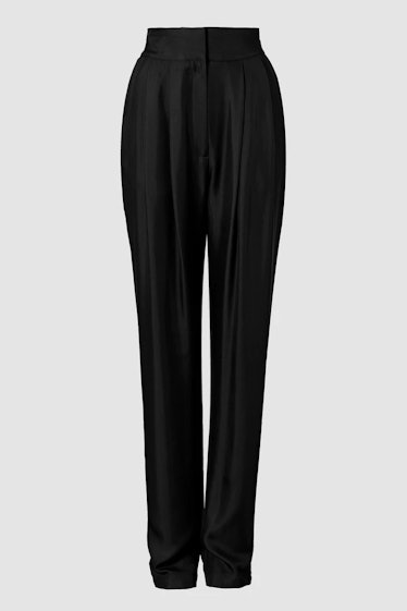 oversize button-down shirt outfits 2022 black crinkle chiffon high waisted trousers