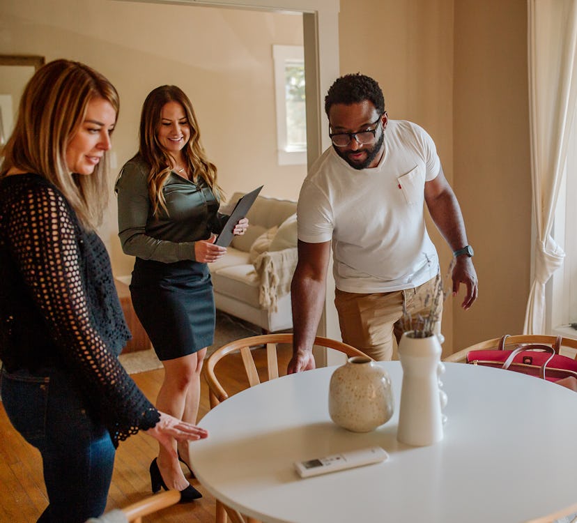 The must-ask questions to know before an apartment tour.