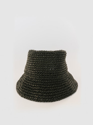 oversize button-down shirt outfits 2022 black crochet bucket hat
