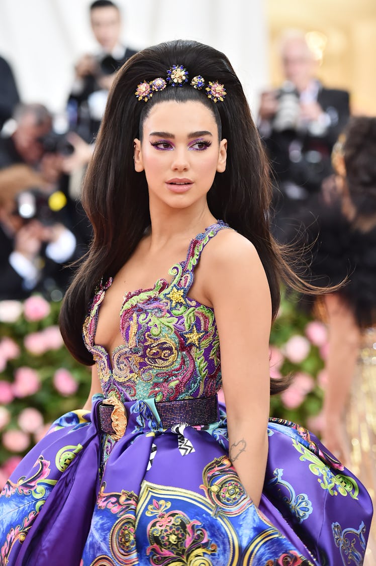 Dua Lipa wearing teased hair at the 2019 Met Gala