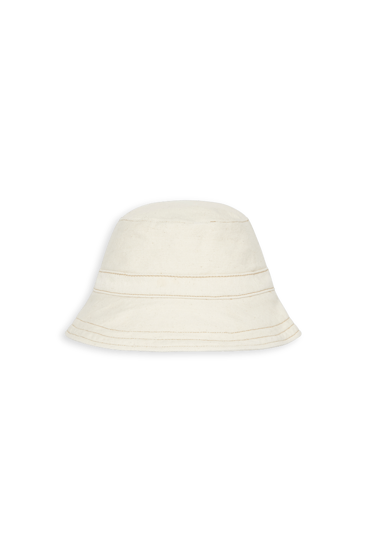 spring summer leggings outfits 2022 ecru bucket hat