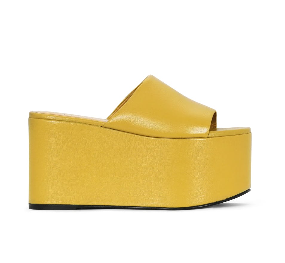 6 Summer 2022 Sandal Trends To Shop, From Flatforms To Wedges