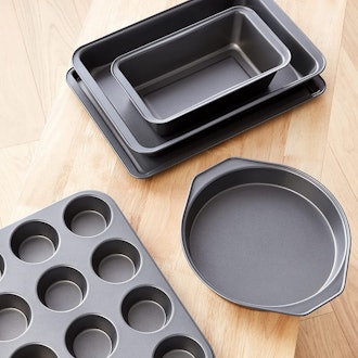 Amazon Basics Carbon Steel Bakeware Set (6 Pieces)