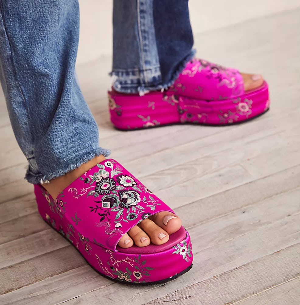 6 Summer 2022 Sandal Trends To Shop, From Flatforms To Wedges