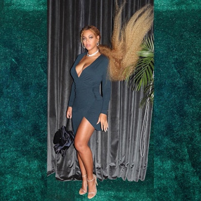 Beyonce wearing lengthy hair extensions.