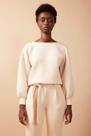 This cream sweater LEZÉ The Label is an easy-to-wear, cozy basic.