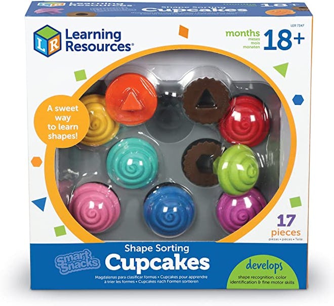 There are 17 pieces included in this cupcake set.