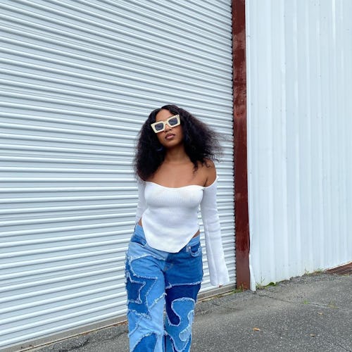 wear these baggy jean and crop top combos