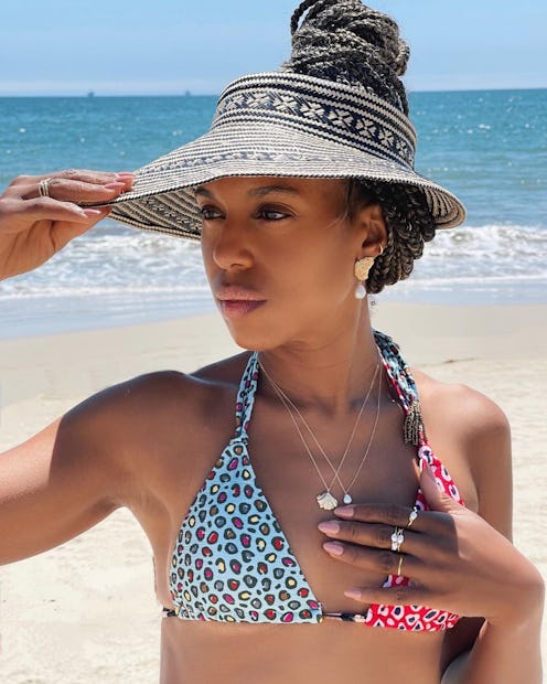 Kerry Washington beach outfit nails