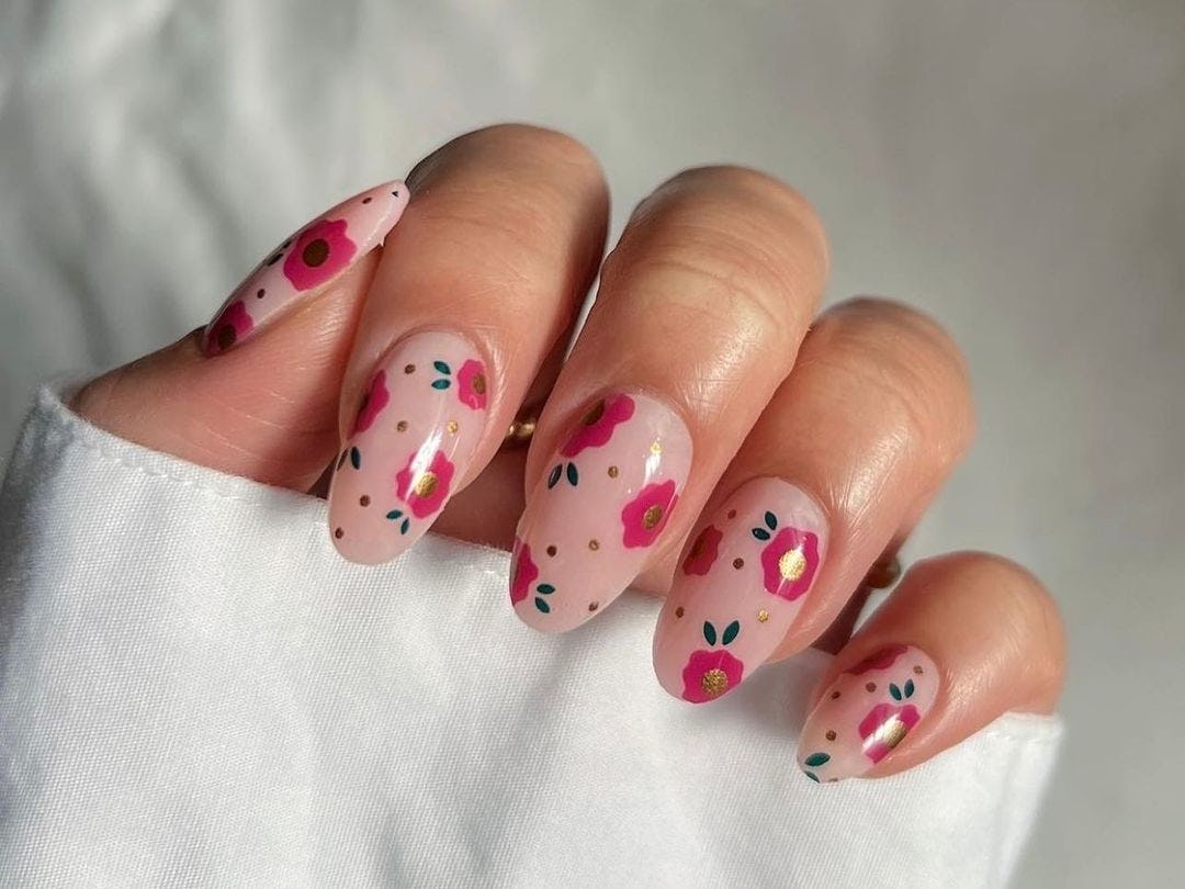 Almond Nails That Shine This Summer