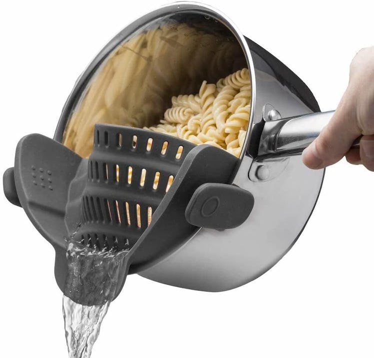  Kitchen Gizmo Snap-On Pot Strainer