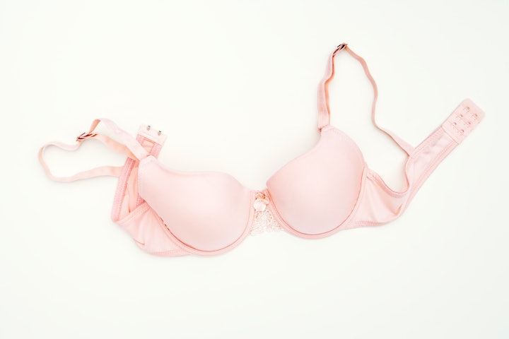 A cute lace bra for lazy days when you feel like hanging (a little) loose.