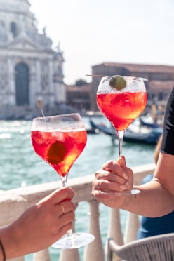 The Select Spritz Aperitivo Is The Trendy Cocktail That Could Be Your New  Summer Fave