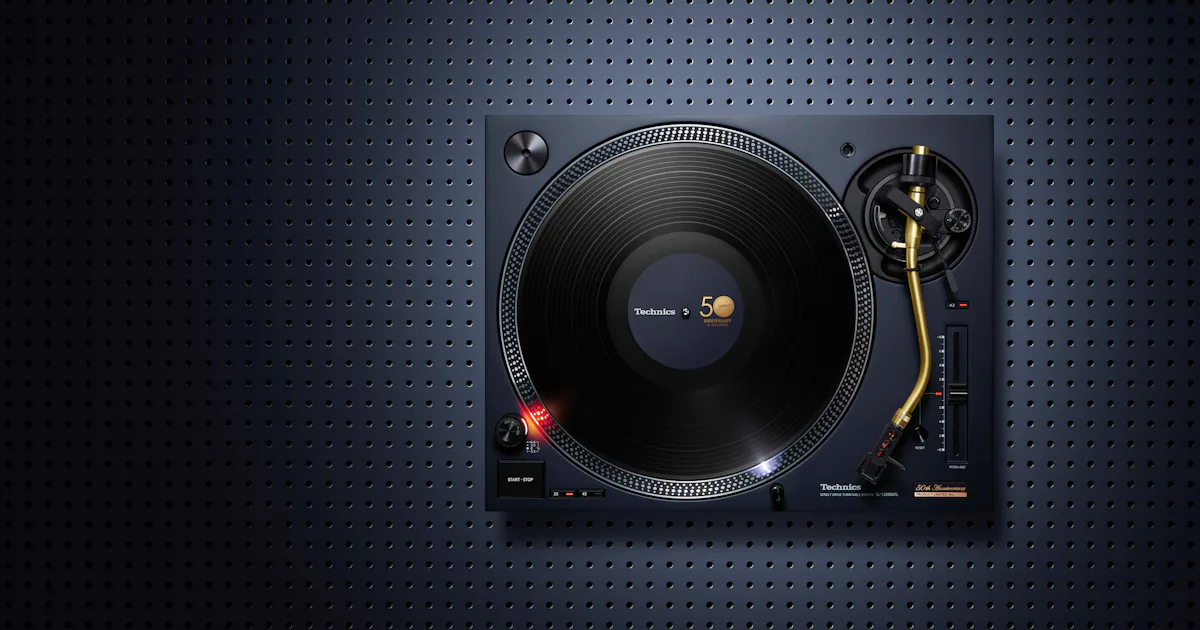 Coloured Turntable Technics' limited-edition turntable comes in seven iconic colorways