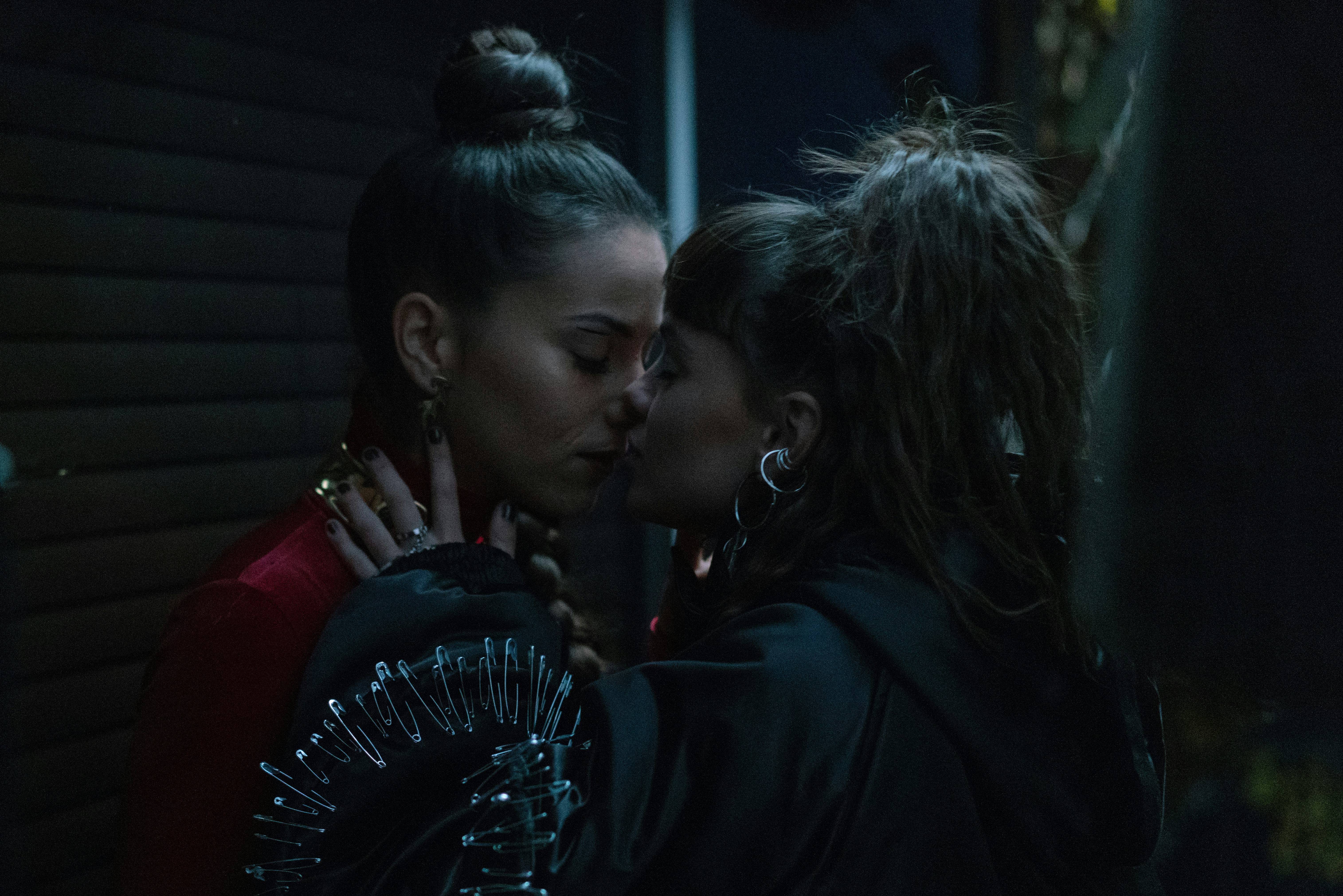 Rebe and Miete fall in love in &lsquo;Elite&rsquo; Season 4.