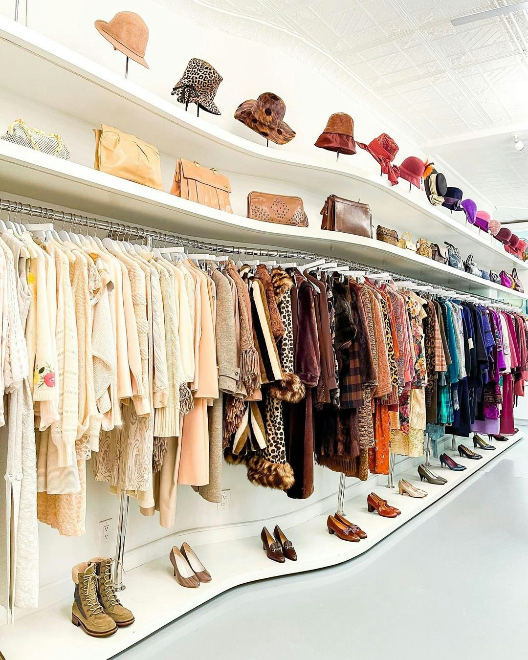 A Petite Women's Guide to Vintage Shopping - WardrobeShop - Blog