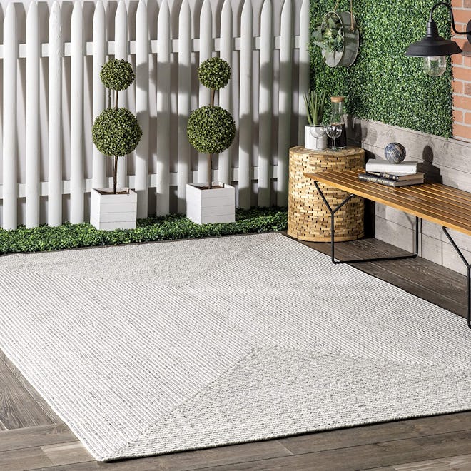 nuLOOM Wynn Braided Indoor/Outdoor Accent Rug