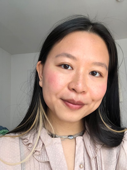 Steffanee Wang reviewing Benefit blush