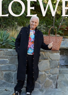 Anthony Hopkins gesturing at a Loewe tote in a Loewe campaign