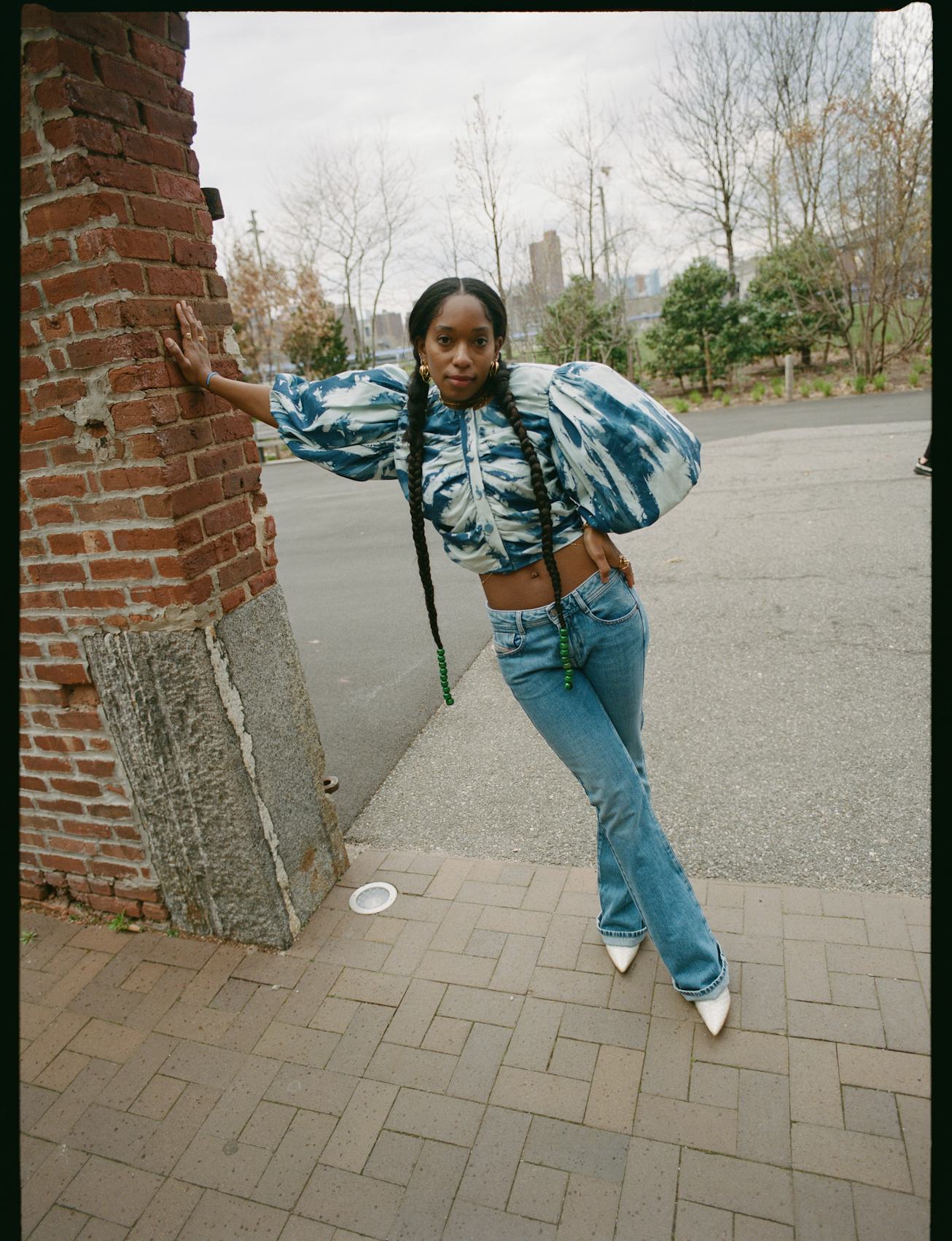 How to wear 2022's biggest denim trends, according to a stylist