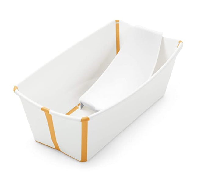 Add the foldable baby bathtub to your baby registry checklist.