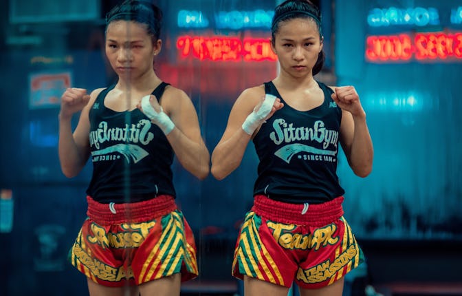 Jess Ng in the southpaw stance, training Muay Thai in colorful shorts 