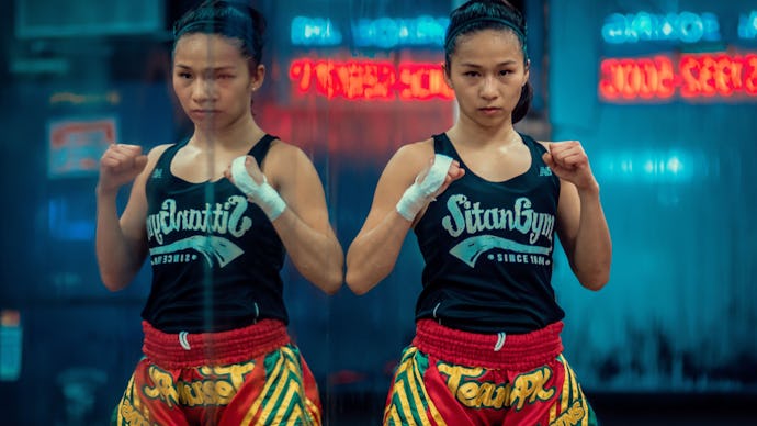 Jess Ng in the southpaw stance, training Muay Thai in colorful shorts