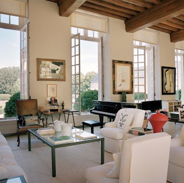 The Unparalleled Elegance of Hubert de Givenchy 6 db0ecf52 8ecd 42aa 902d 54f03239fe08 wm202203give07
