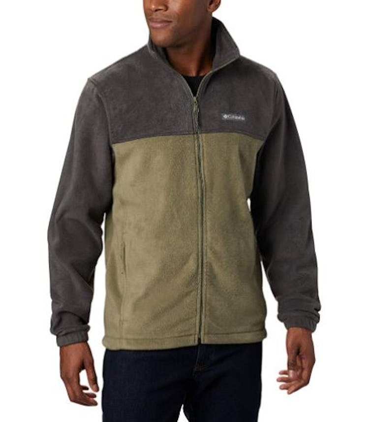 This color-block fleece jacket offers medium-weight warmth.
