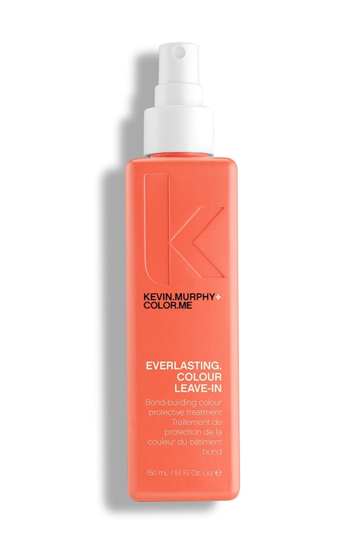 Lightweight leave-in spray that treats hair from the inside, building strength from within