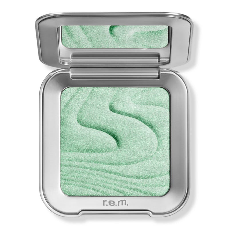 r.e.m. beauty Interstellar Highlighter Topper, mama earth