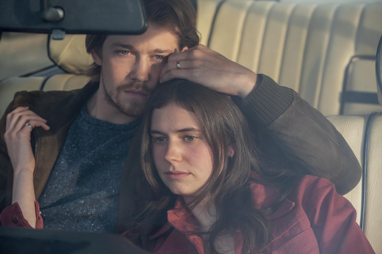 Joe Alwyn & Alison Oliver in 'Conversations With Friends'