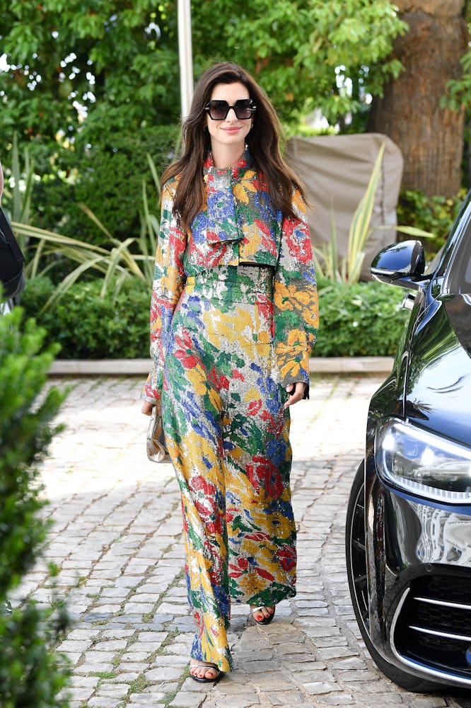 Anne hathaway colorful outfit cannes