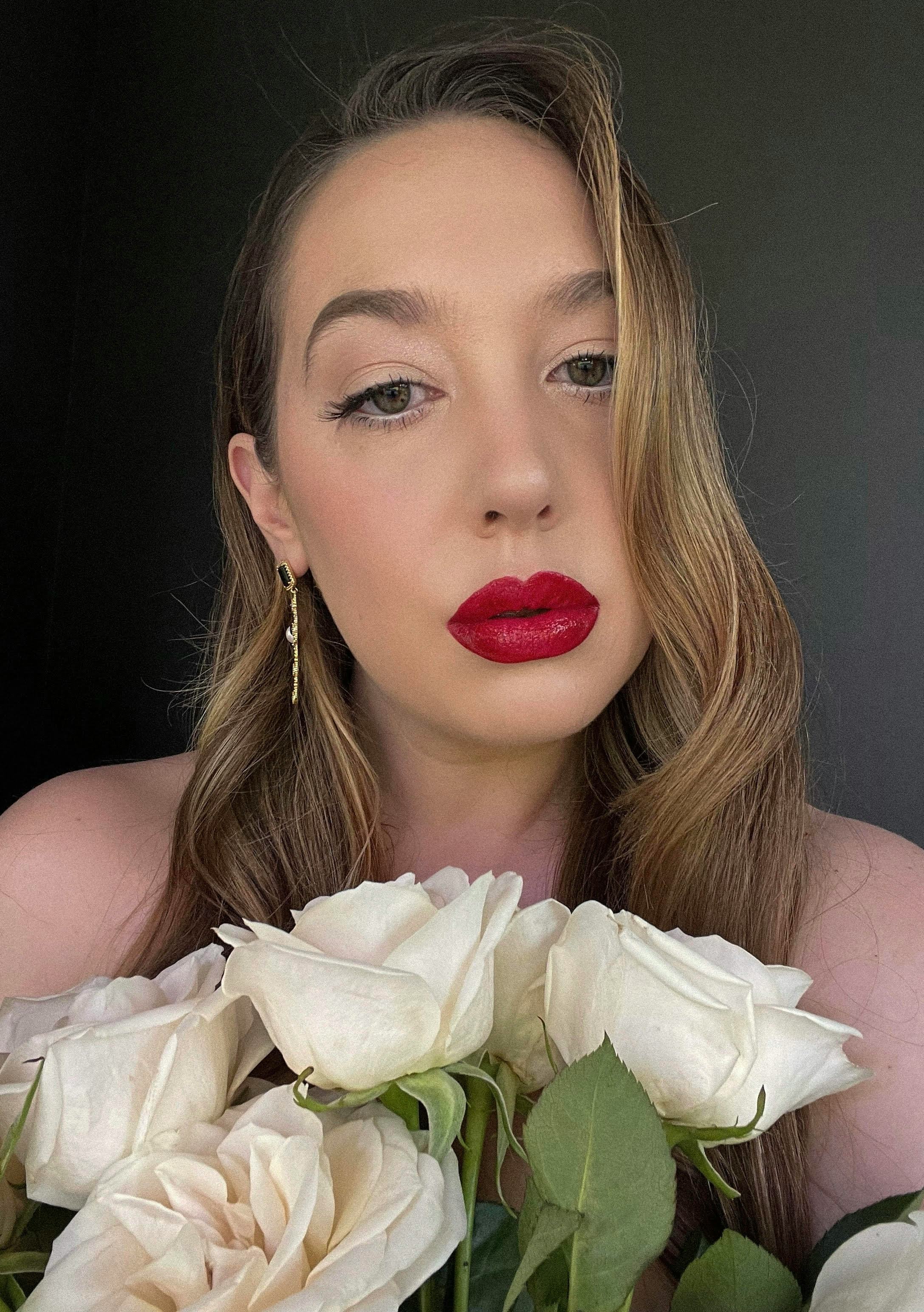 Bustle beauty writer Olivia Rose Ferreiro gives Marilyn Monroe&rsquo;s makeup tricks a try, from facial sl&hellip;