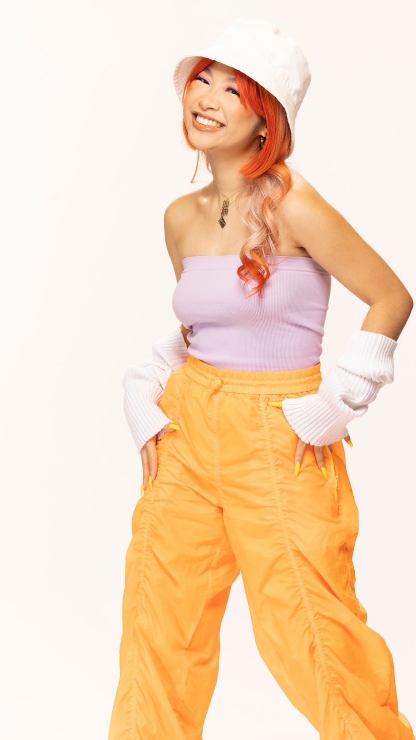 Yu Ling Wu from 'The Circle' Season 4 chats with Bustle about her favorite makeup products, beauty i...