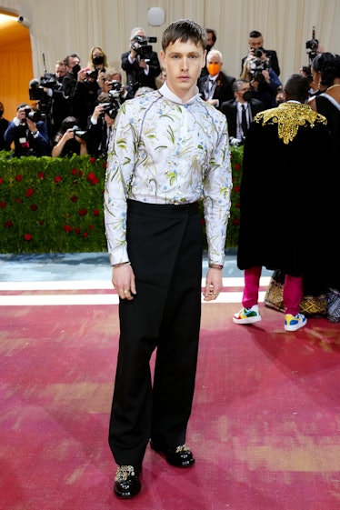 Harris Dickinson attends The 2022 Met Gala Celebrating "In America: An Anthology of Fashion" at The ...