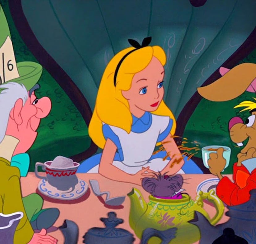 The 'Alice in Wonderland' escape room experience is based on the story of 'Alice in Wonderland'.
