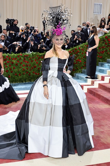 Sarah Jessica Parker attends The 2022 Met Gala Celebrating "In America: An Anthology of Fashion" at ...