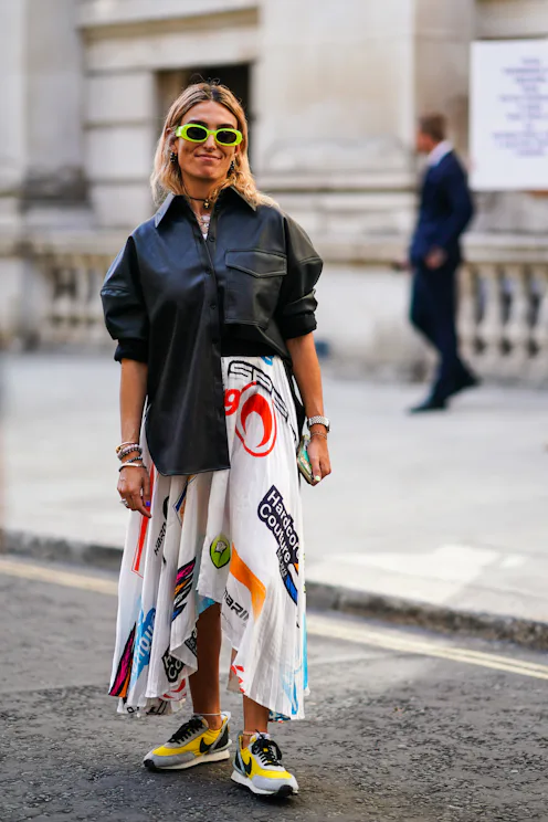 Guest wears a skirt and sneaker outfit.