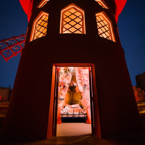 moulin rouge airbnb