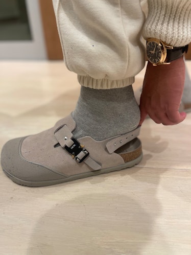 Cordae putting on his shoes for the Dior men's show