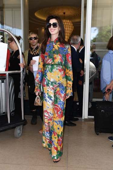 Anne Hathaway Is Angelic In White During Her Cannes Red Carpet Debut 3 Anne Hathaway