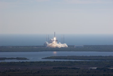 Spacex Dragon'S First Flight