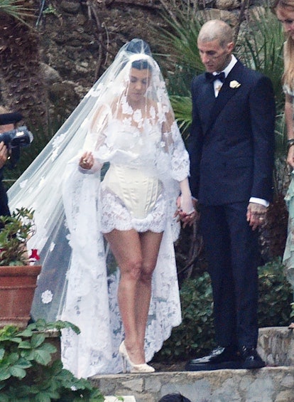 Kourtney Kardashian and Travis Barker’s Italian wedding body language showed some anxiety.