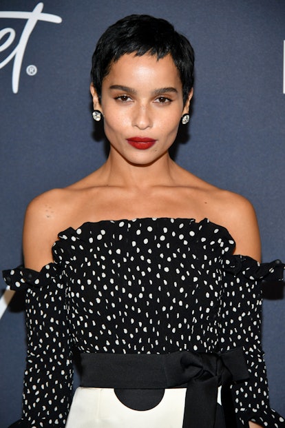  Zoë Kravitz rocks a '60s-style pixie with baby bangs to the 77th Annual Golden Globe Awards.