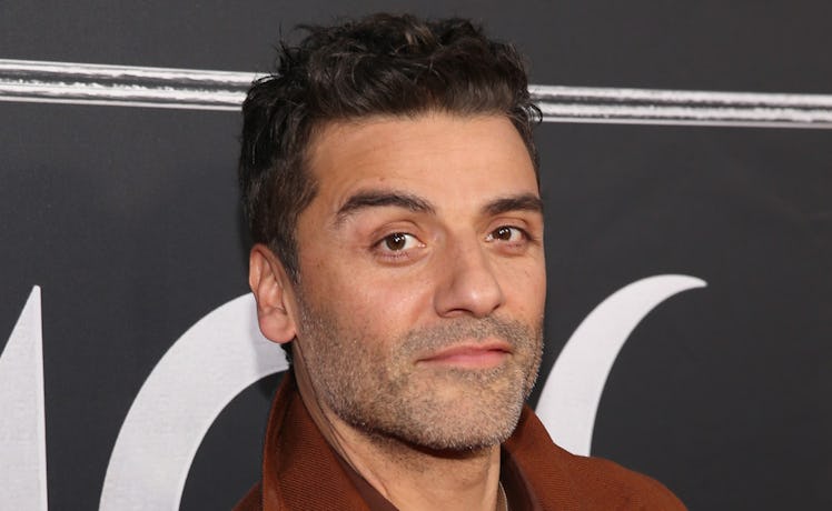 Oscar Isaac with a five o clock shadow at a red carpet event