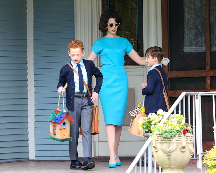 Anne Hathaway is seen with two boys on the set of Mother’s Instinct