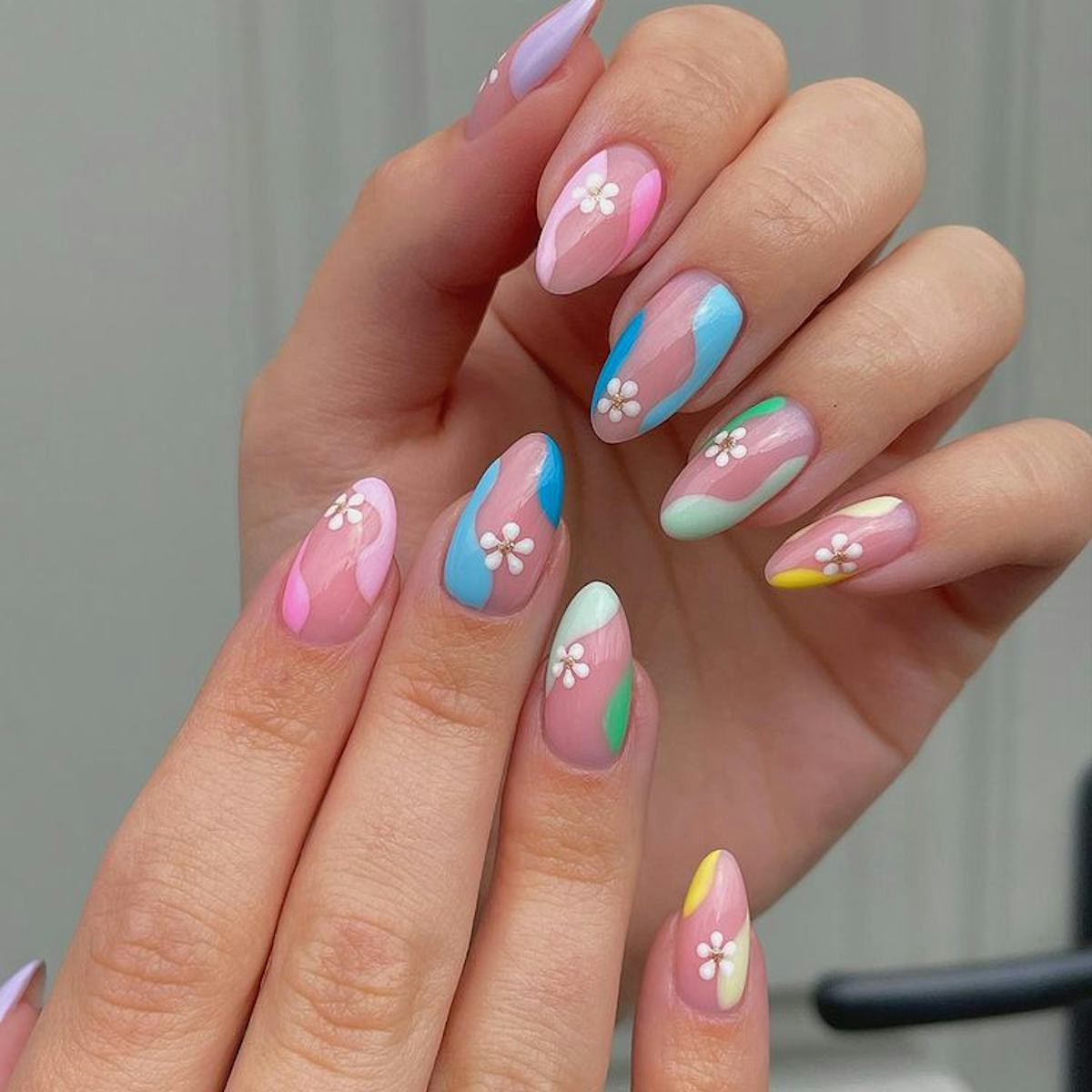 Floral Daisy Nails 2025: A Spring Bloom